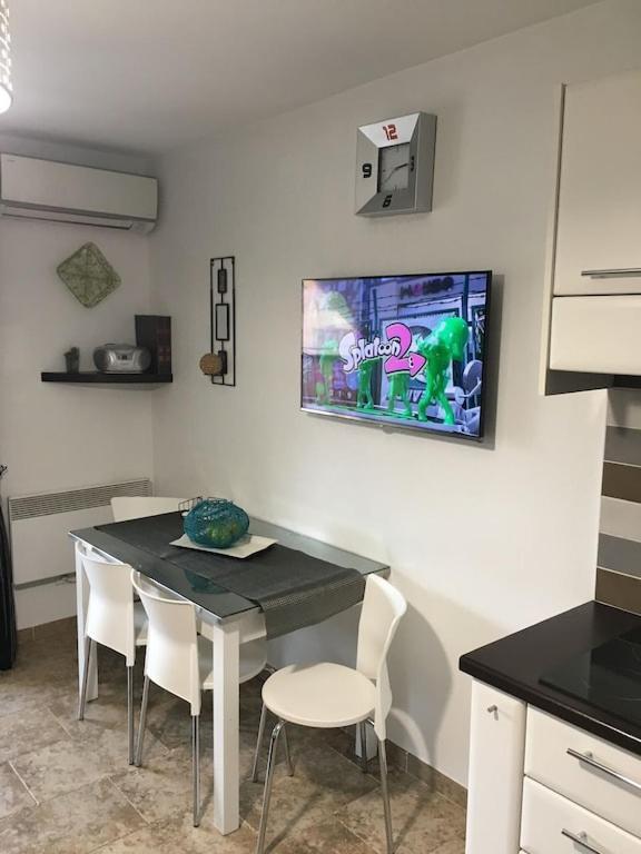 Apartment T2 De Standing Climatise Avec Garage. Centre Et A 300 M..wi Fi L'Ile-Rousse (Corsica)