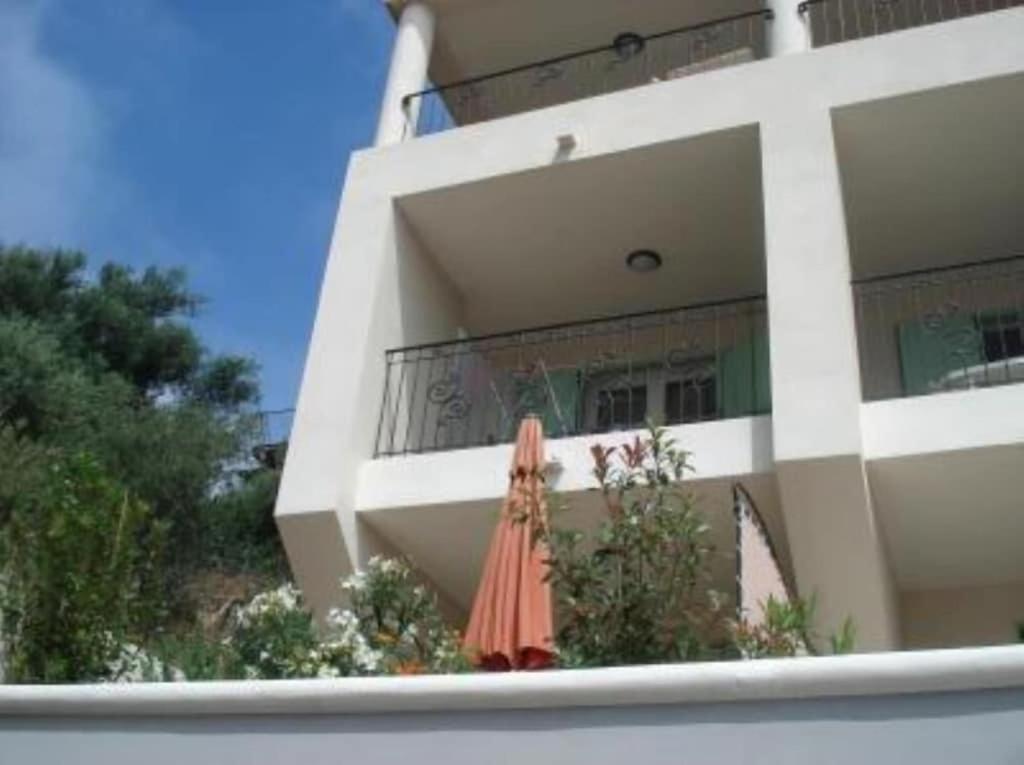 Apartment T2 De Standing Climatise Avec Garage. Centre Et A 300 M..wi Fi